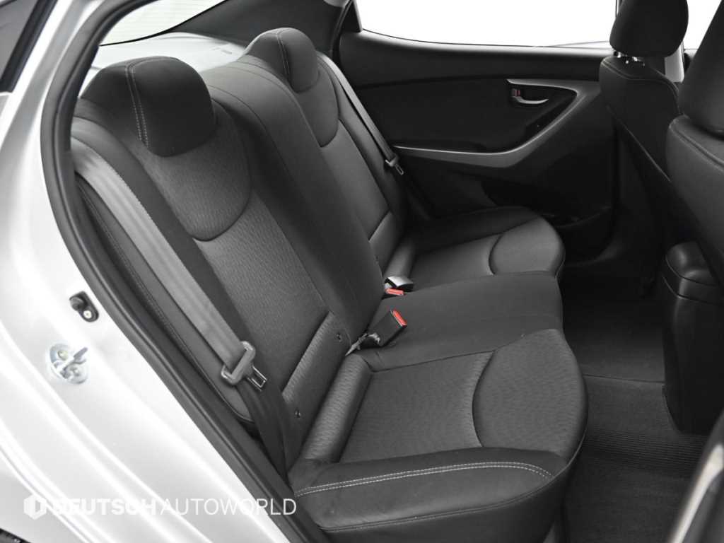 HYUNDAI Avante - Vista 12
