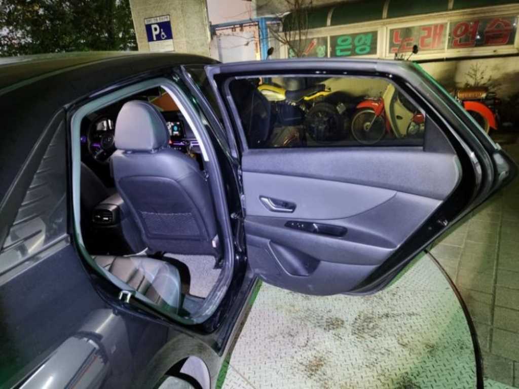 HYUNDAI Avante - Vista 12
