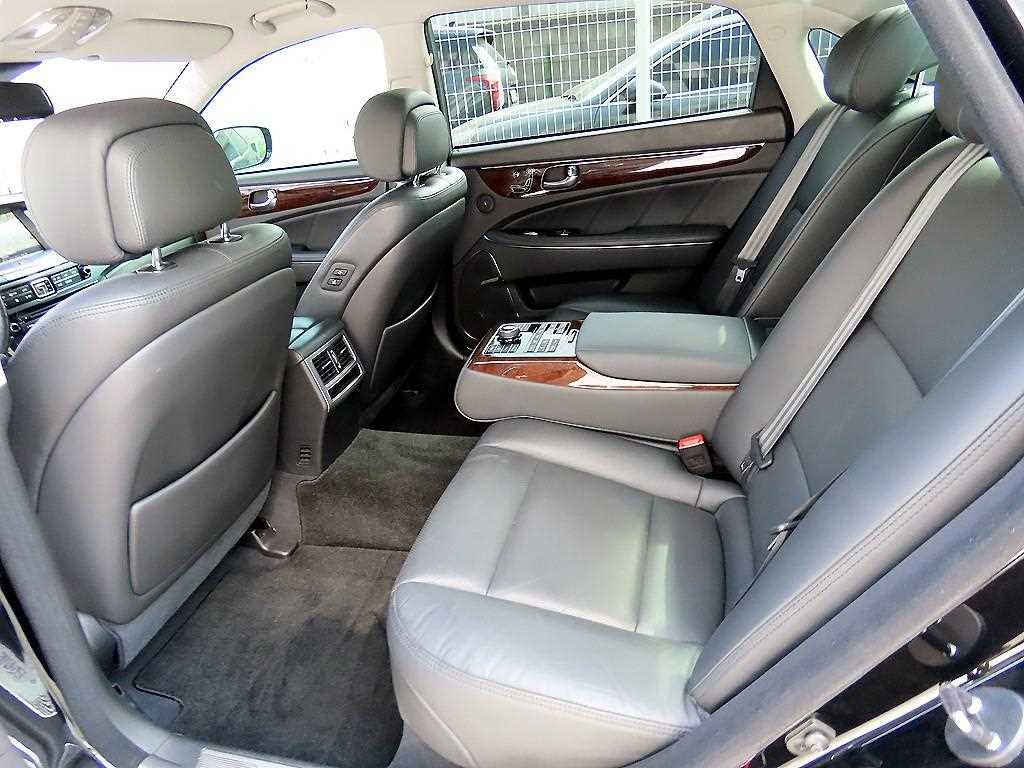 HYUNDAI Equus - Vista 6