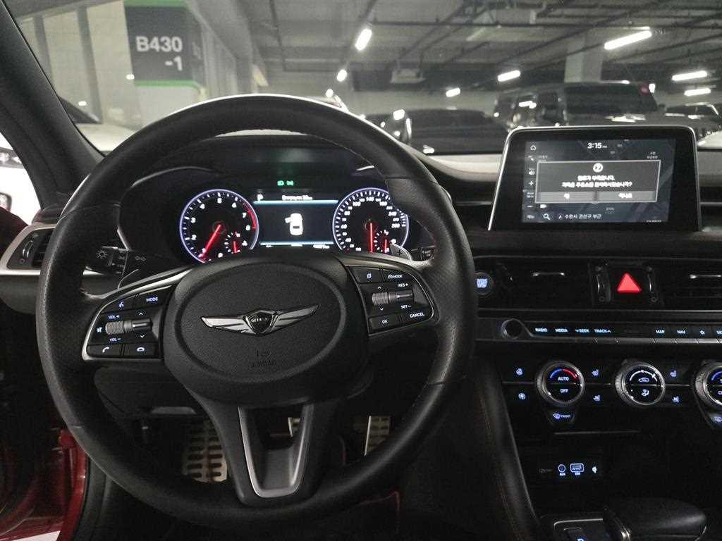 Genesis G70 - Vista 8