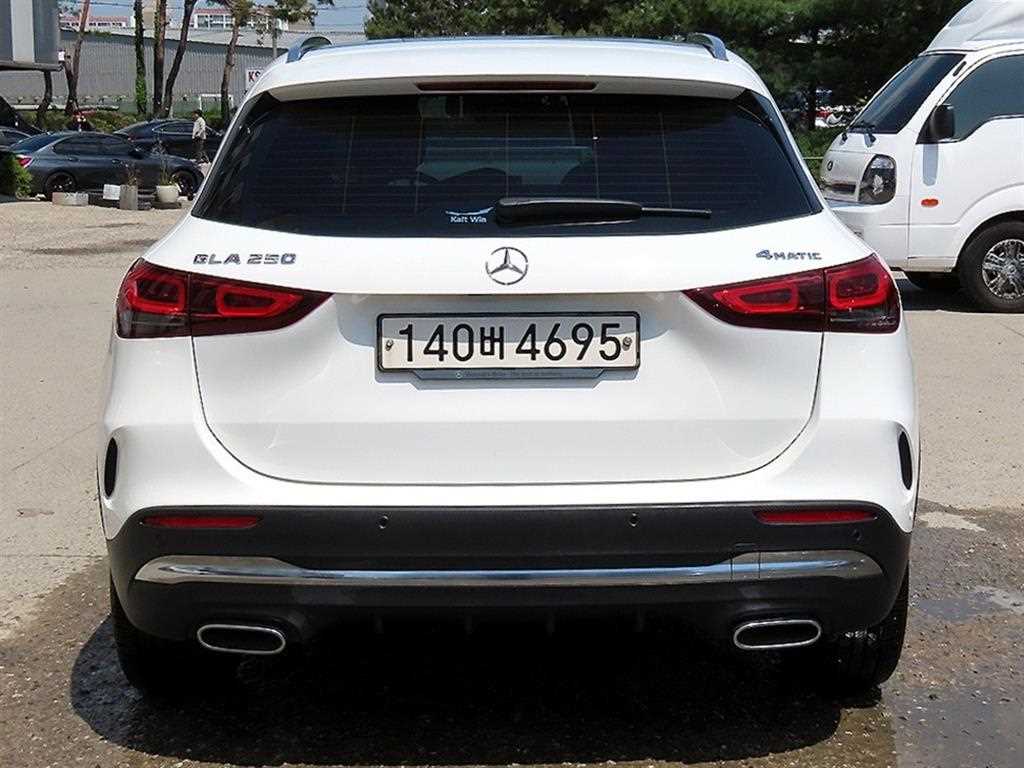 Mercedes Benz GLA Class - Vista 4