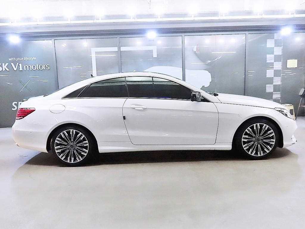 Mercedes Benz E class - Vista 3