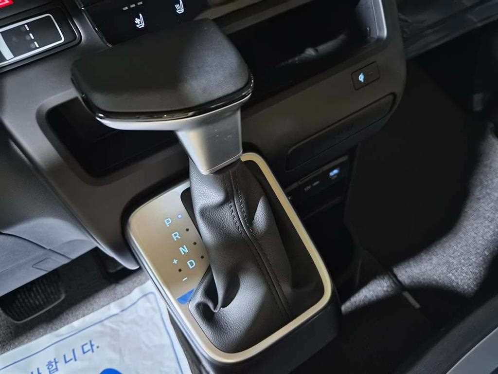 HYUNDAI Staria - Vista 11