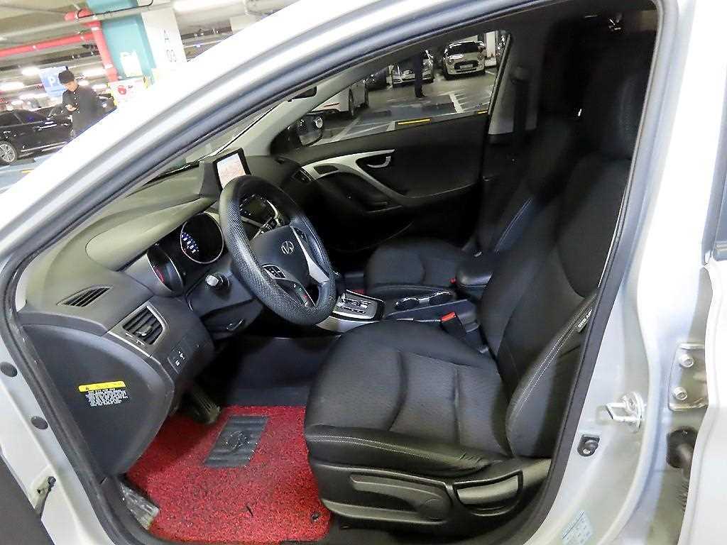 HYUNDAI Avante - Vista 6