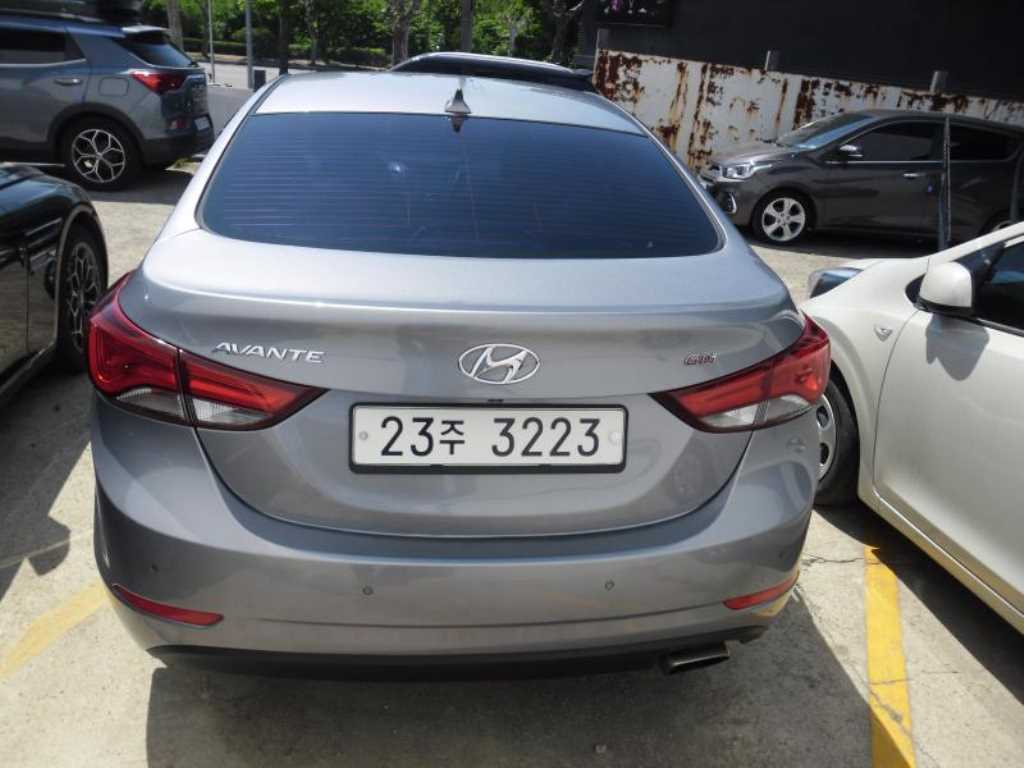 HYUNDAI Avante - Vista 2