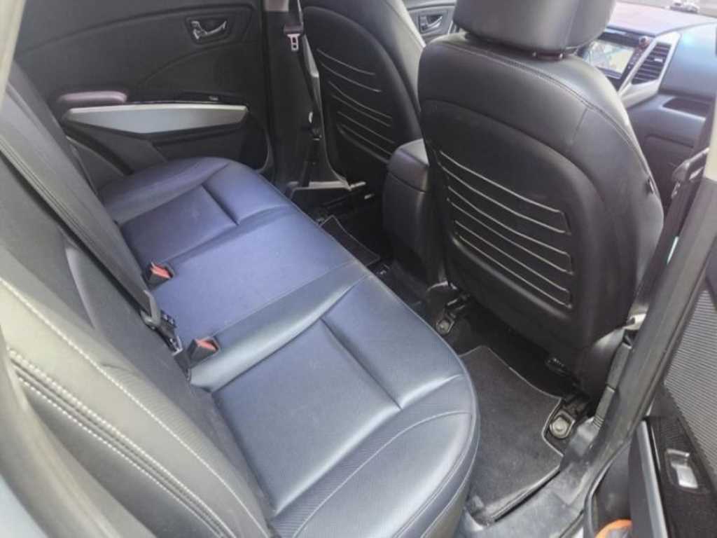 Ssangyong Tivoli - Vista 9