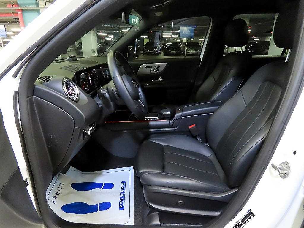 Mercedes Benz GLB Class - Vista 6