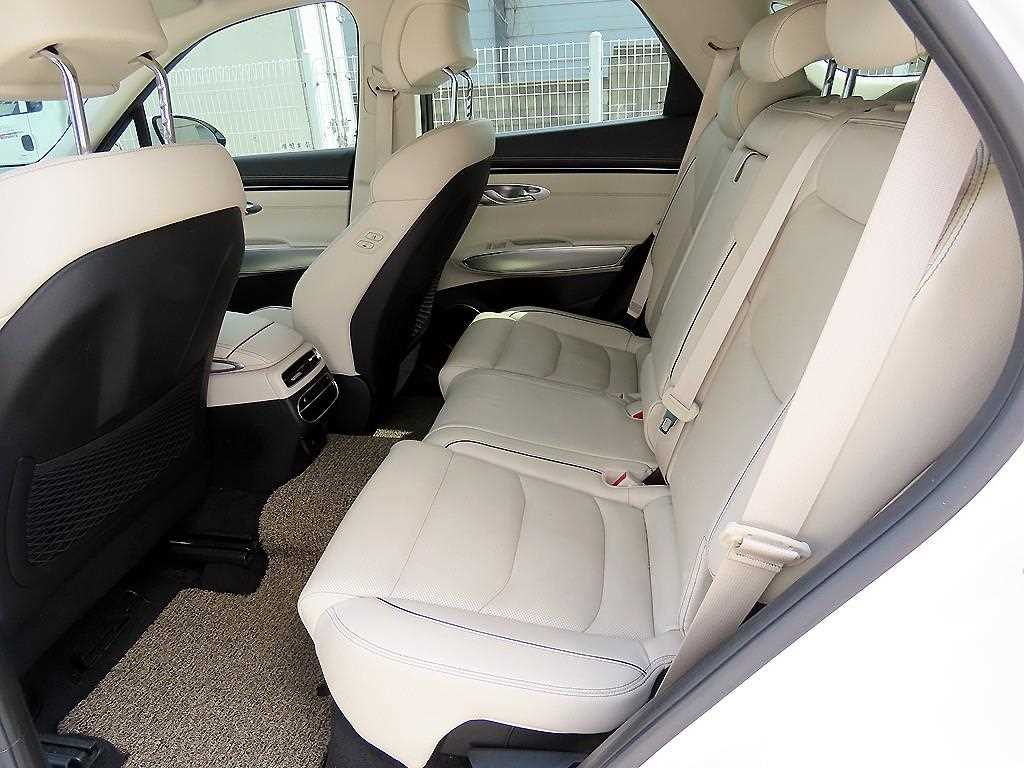 Genesis GV70 - Vista 6