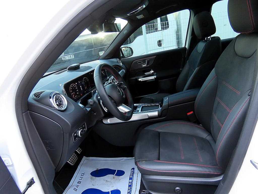 Mercedes Benz GLB Class - Vista 5