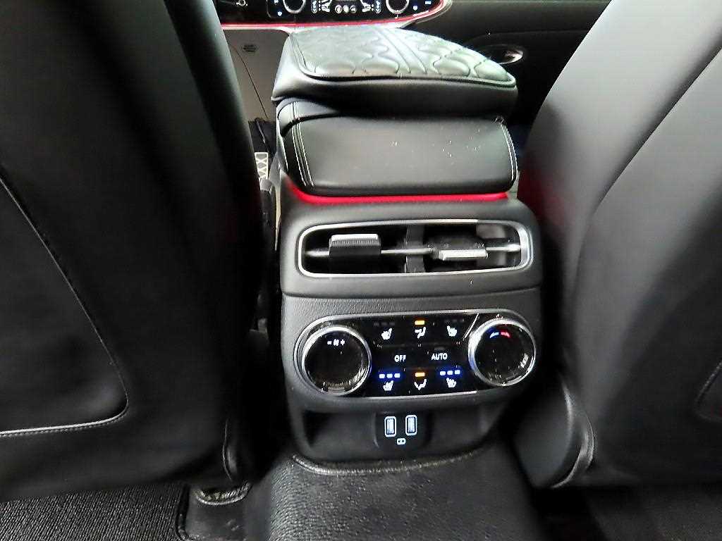 Genesis GV70 - Vista 12
