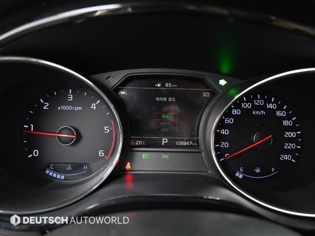 KIA Carnival - Vista 8