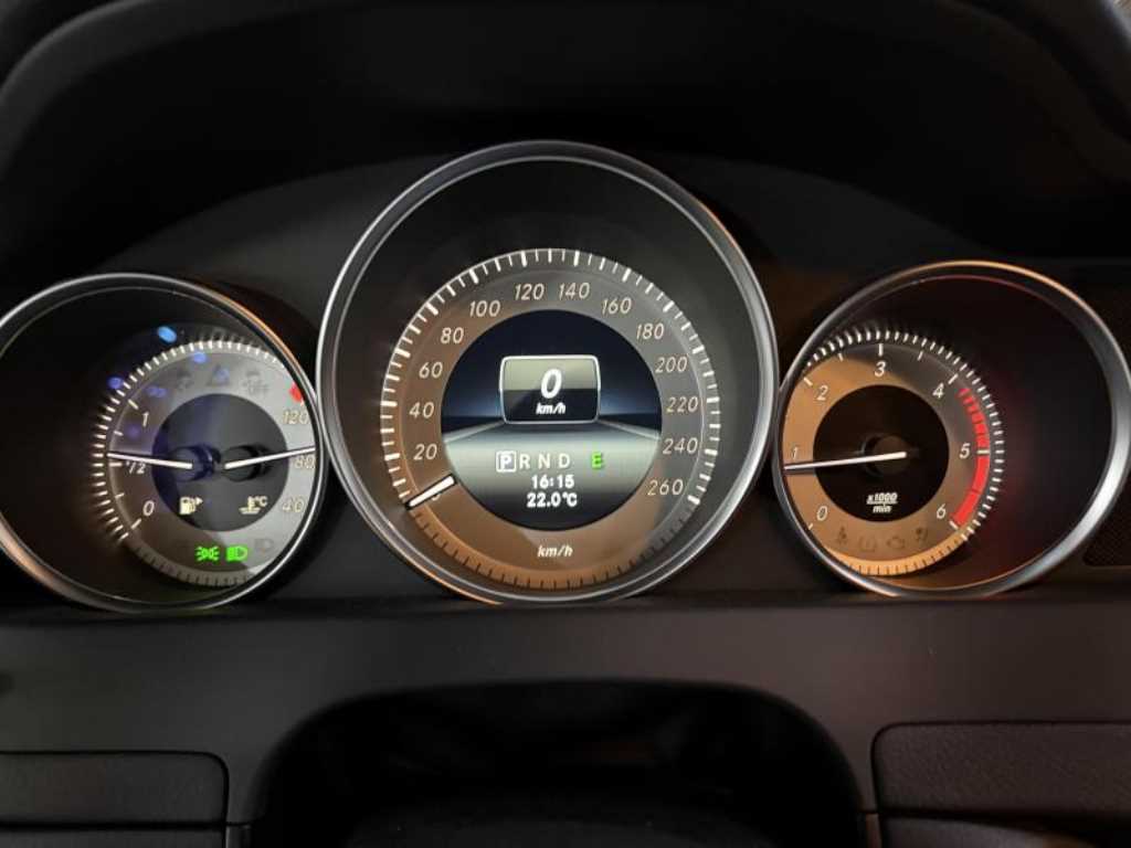 Mercedes Benz C Class - Vista 3