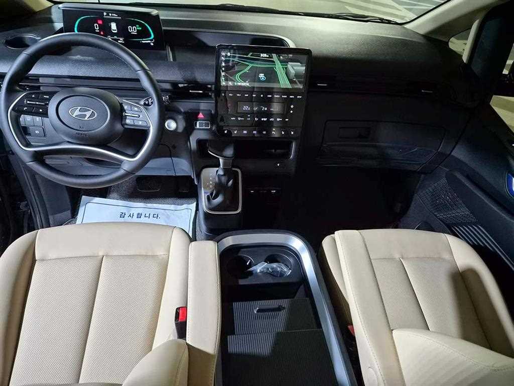 HYUNDAI Staria - Vista 10
