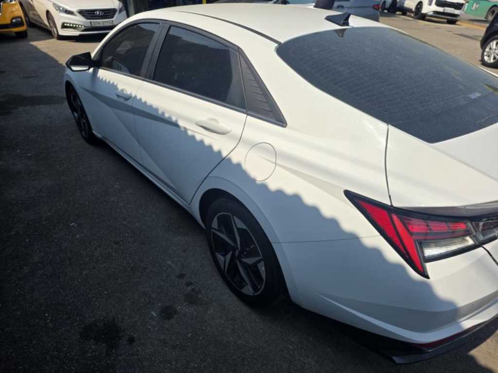 HYUNDAI Avante - Vista 4