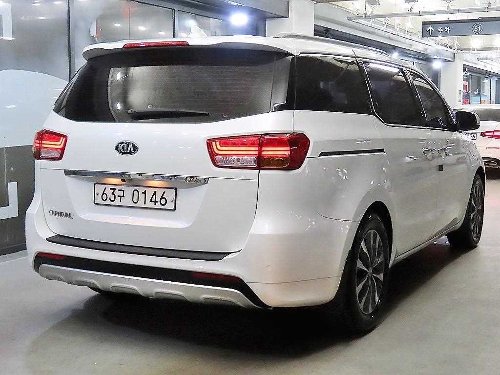 KIA Carnival - Vista 4