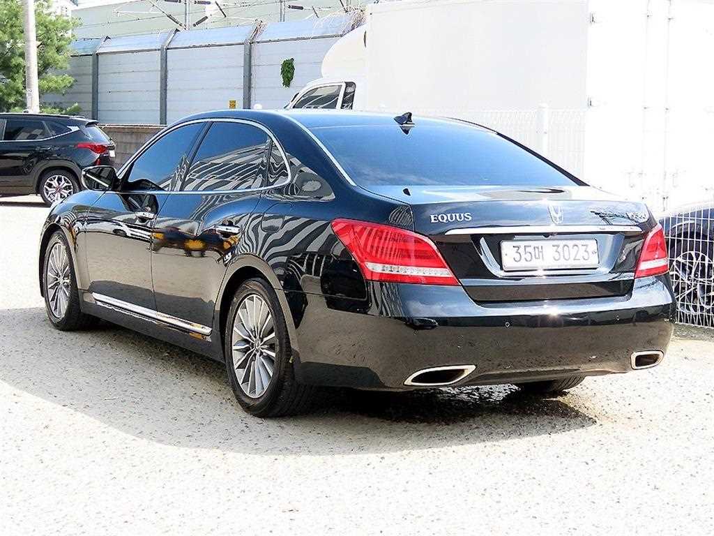 HYUNDAI Equus - Vista 3