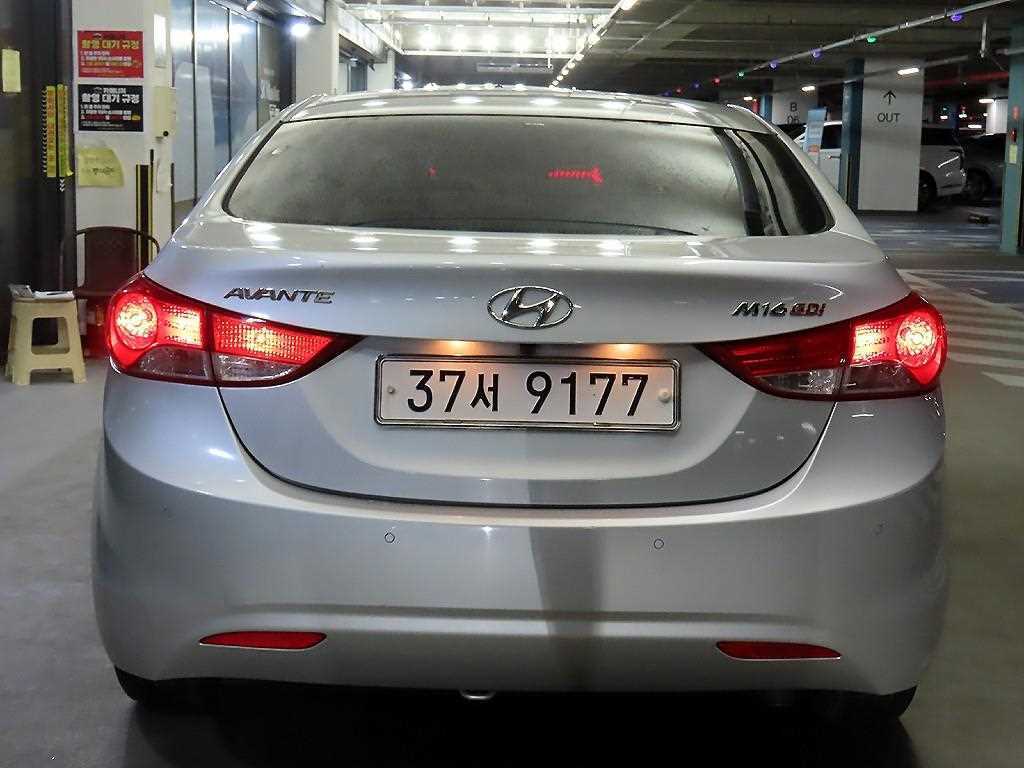 HYUNDAI Avante - Vista 5