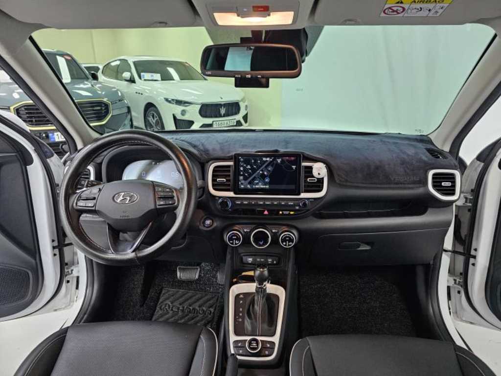 HYUNDAI Venue - Vista 6