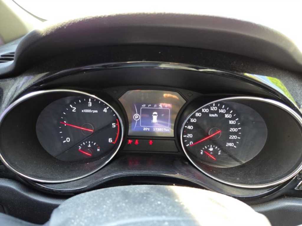 KIA Carnival - Vista 3