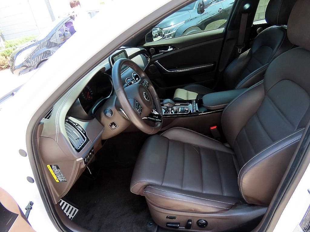 KIA Stinger - Vista 5