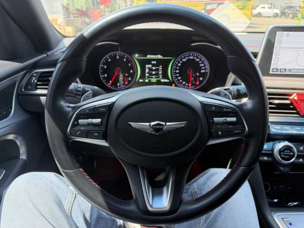Genesis G70 - Vista 8