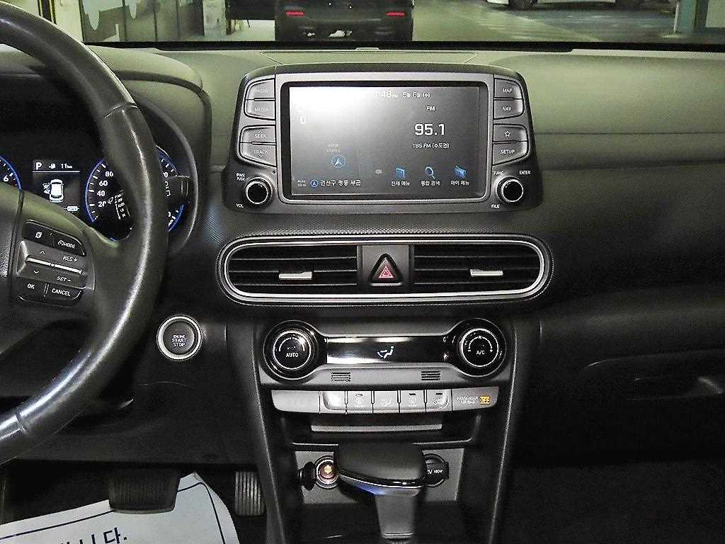 HYUNDAI Kona - Vista 11