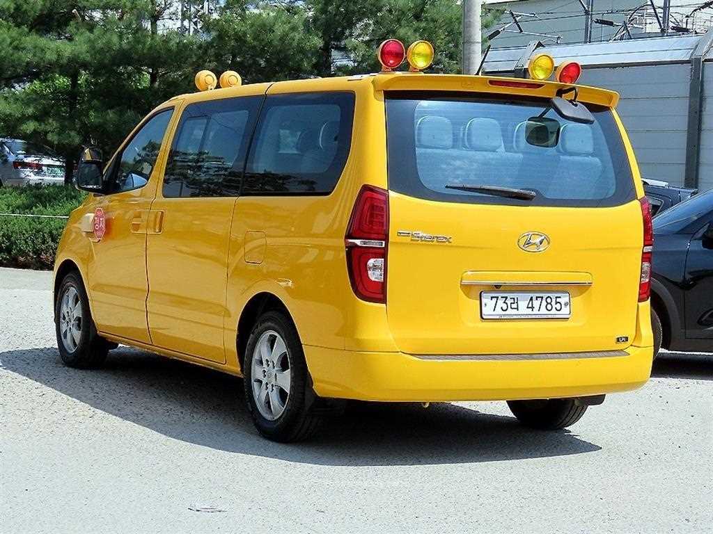 HYUNDAI Starex - Vista 3