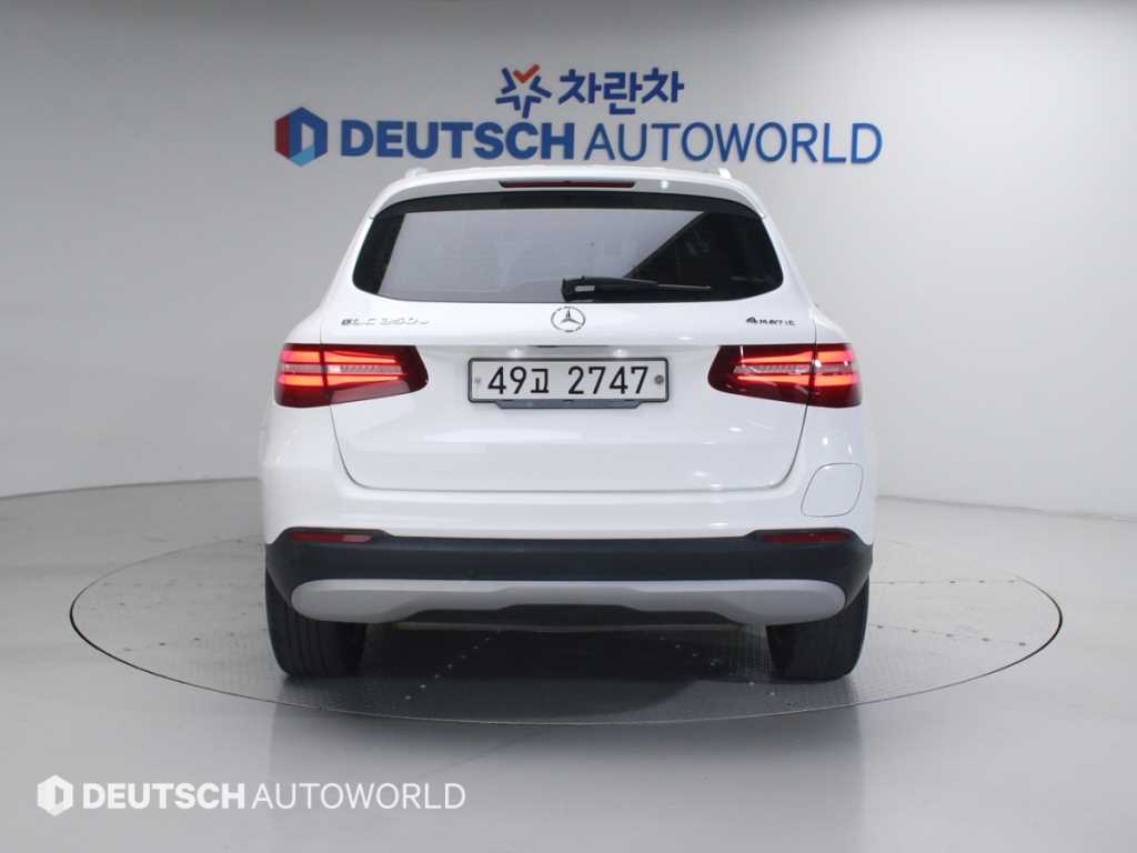 Mercedes Benz GLC Class - Vista 4