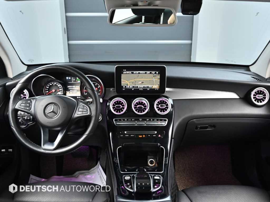 Mercedes Benz GLC Class - Vista 7
