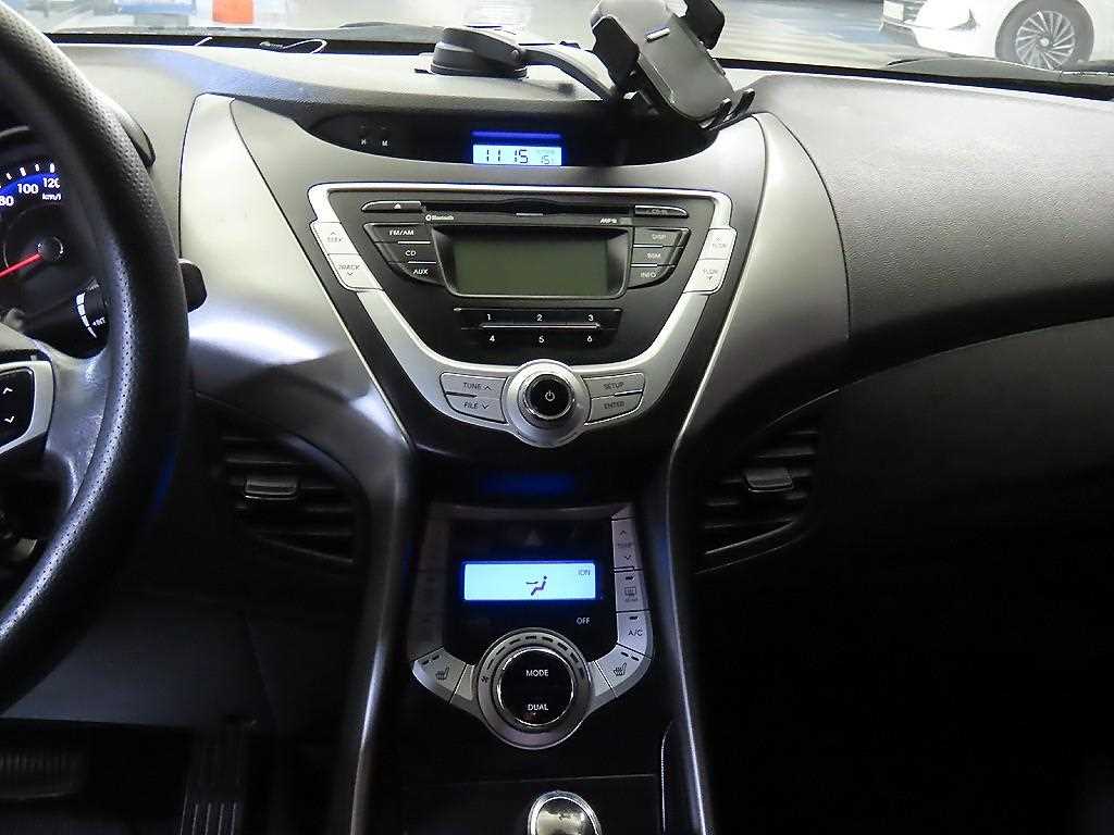 HYUNDAI Avante - Vista 11