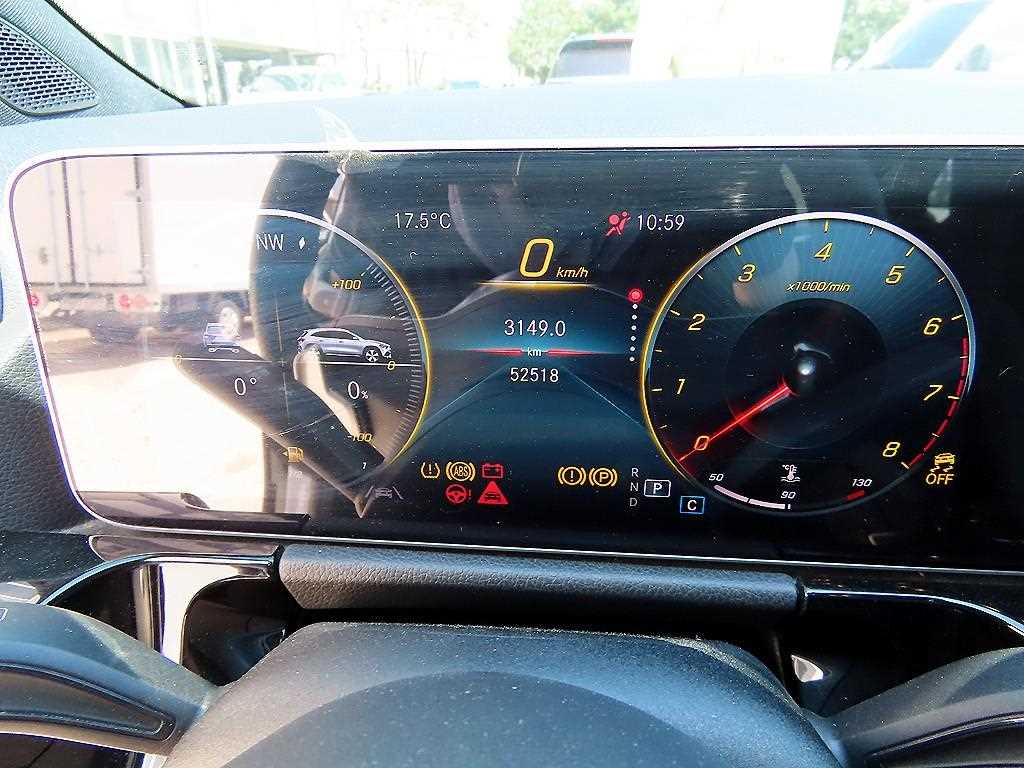 Mercedes Benz GLA Class - Vista 8