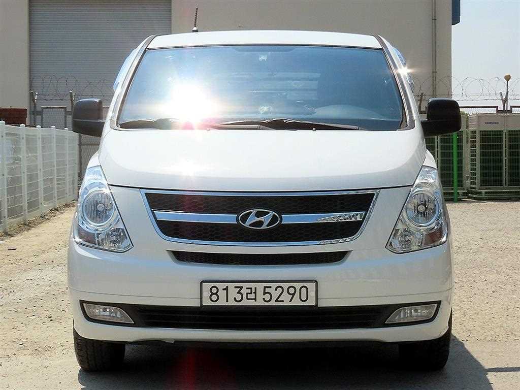 HYUNDAI Starex - Vista 2