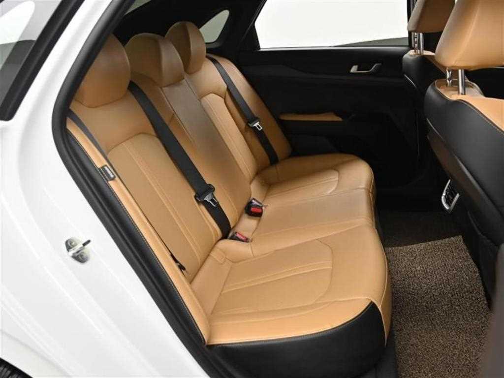 KIA K5 - Vista 12