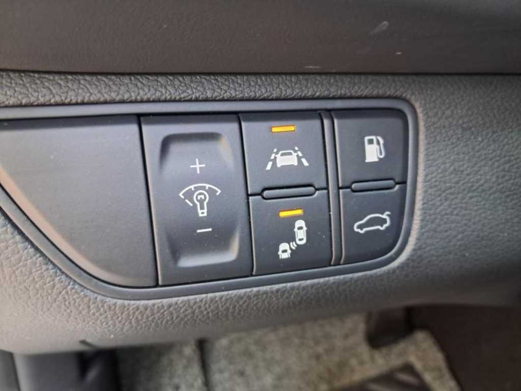 Genesis G70 - Vista 8