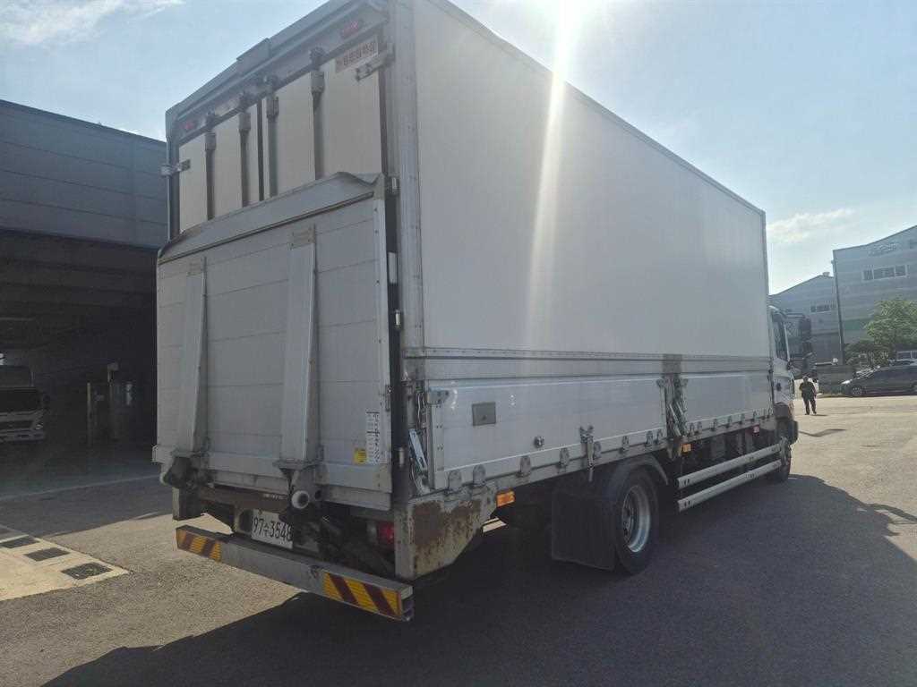 medium and large cargo truck - Vista 5