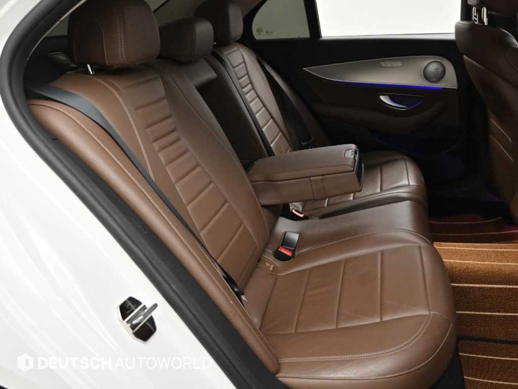 Mercedes Benz E class - Vista 12