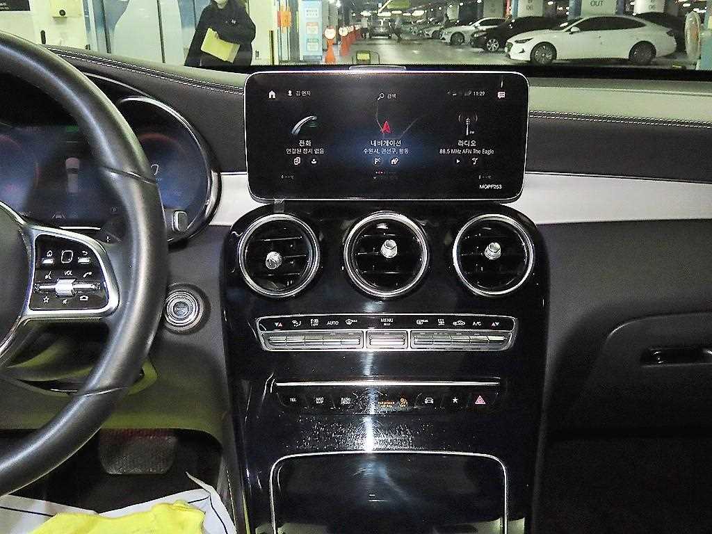 Mercedes Benz GLC Class - Vista 11