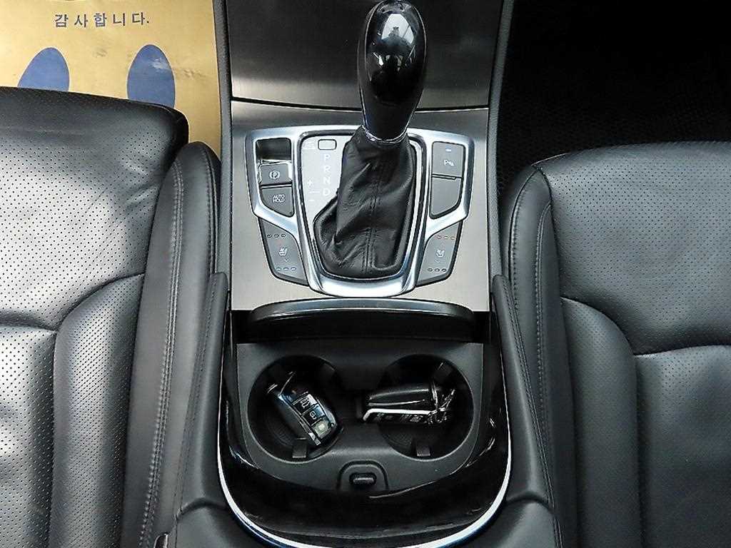 HYUNDAI Grandeur - Vista 10