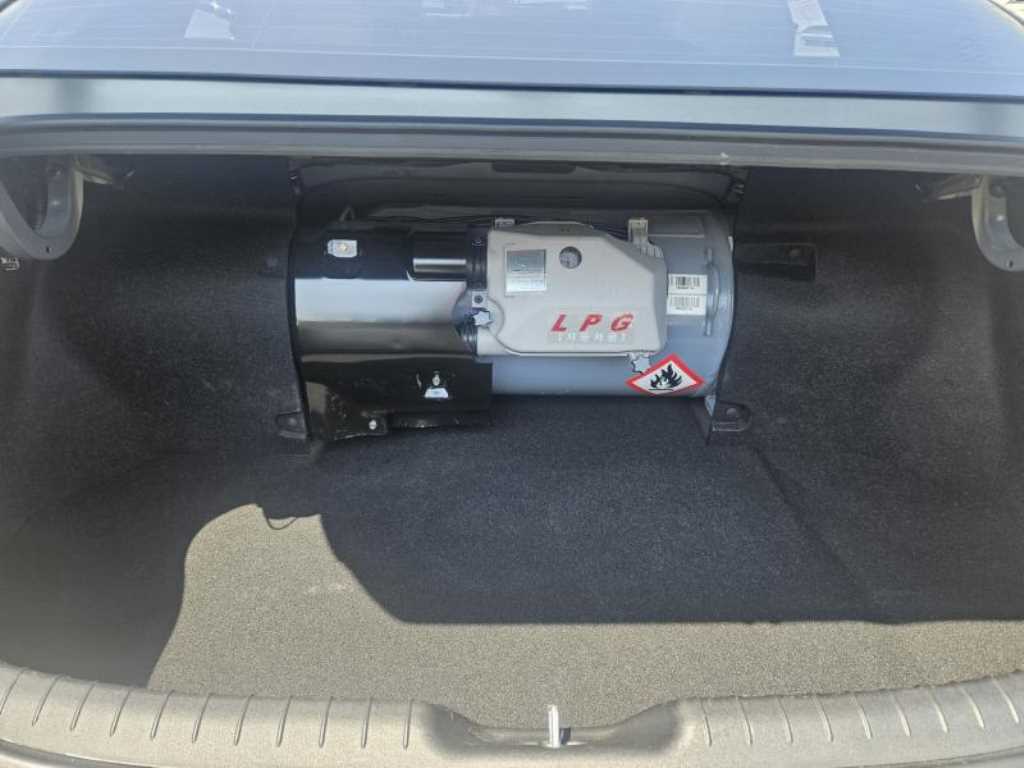 HYUNDAI Avante - Vista 10