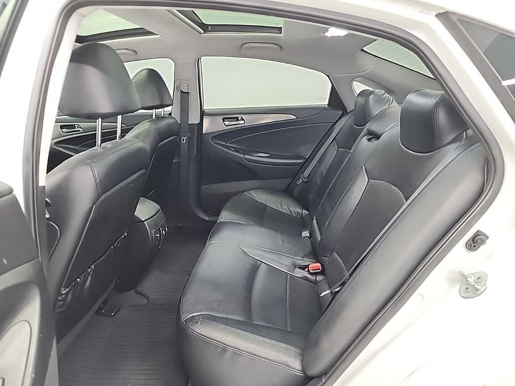 HYUNDAI Sonata - Vista 12