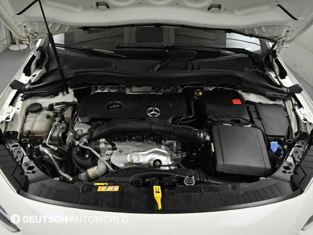 Mercedes Benz GLA Class - Vista 6