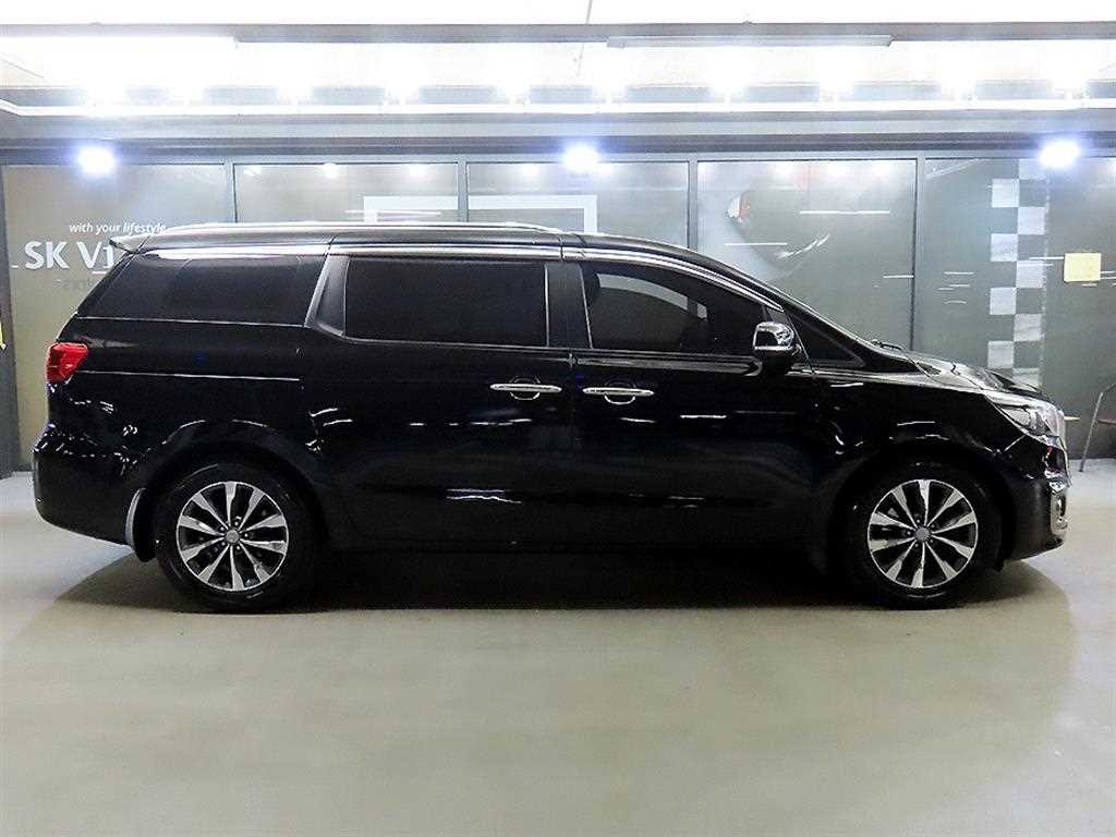 KIA Carnival - Vista 3