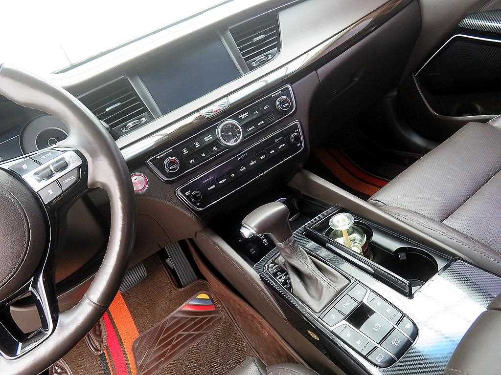 KIA K7 - Vista 10