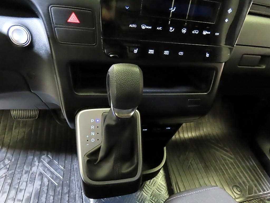 HYUNDAI Staria - Vista 12