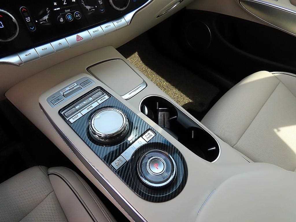Genesis GV70 - Vista 10