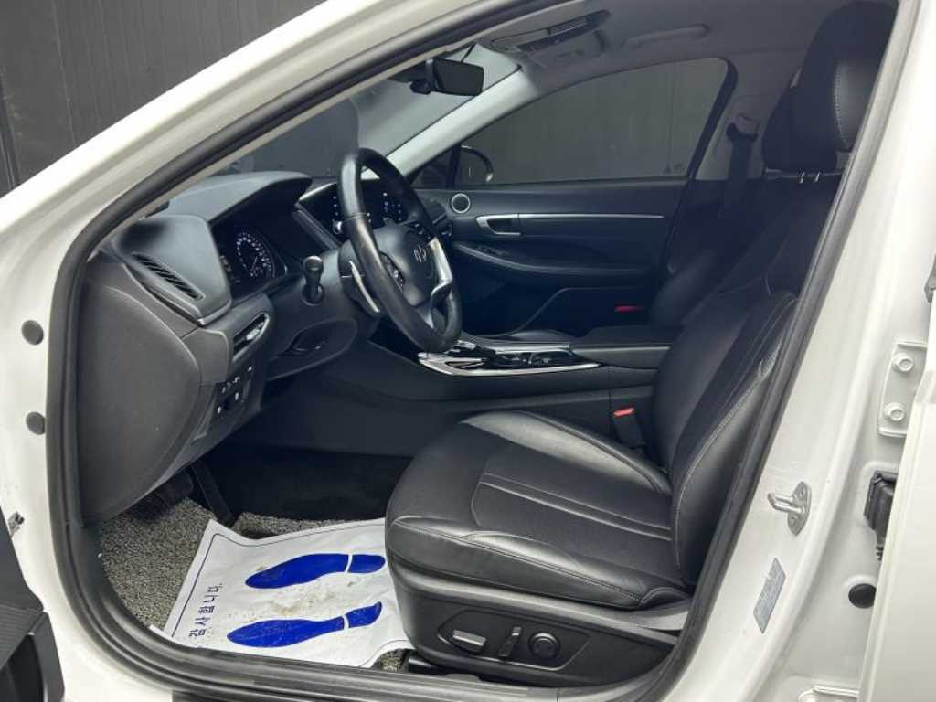 HYUNDAI Sonata - Vista 5