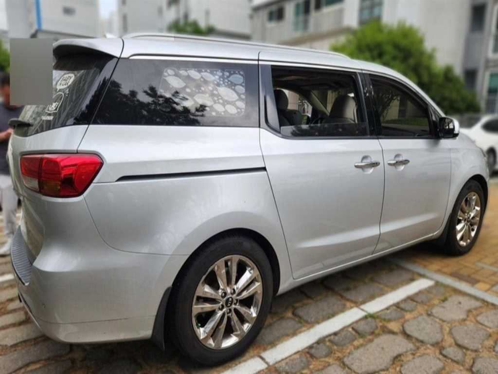 KIA Carnival - Vista 2