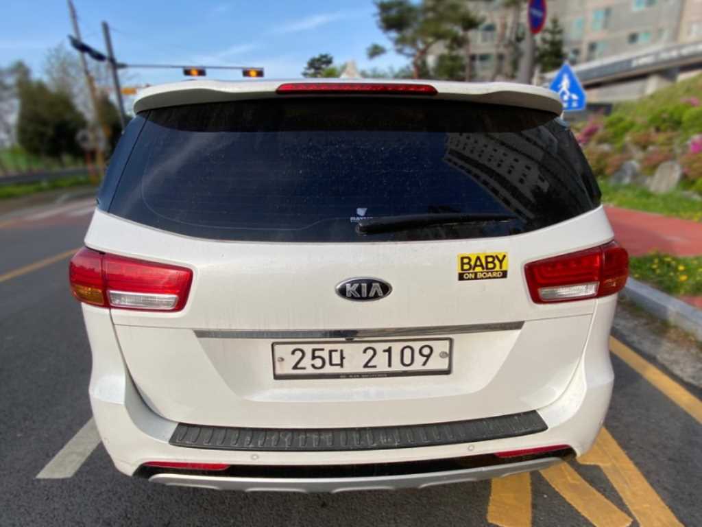 KIA Carnival - Vista 4