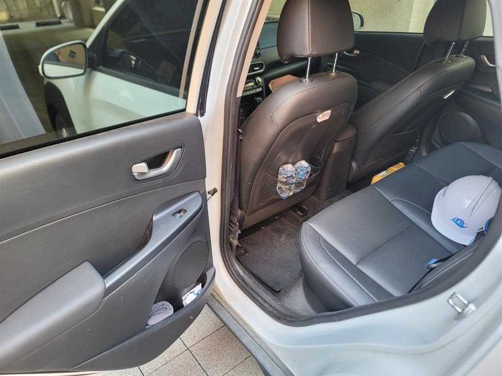 HYUNDAI Kona - Vista 7