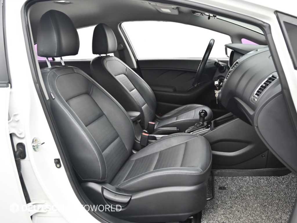 KIA K3 - Vista 10